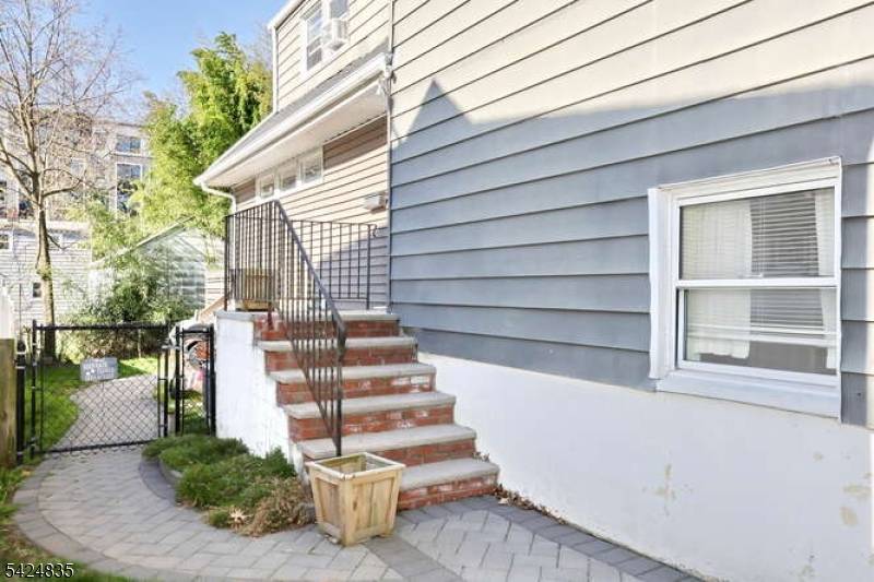 266 Coolidge Ave, Englewood City, NJ 07631