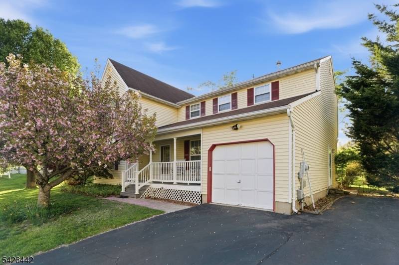 6 Shoshoni Way, Branchburg Twp., NJ 08876