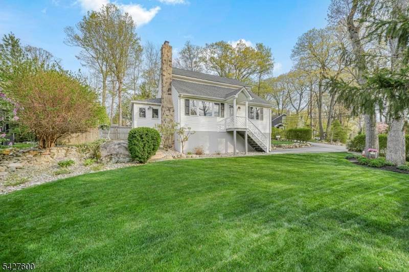 18 Cabot Ln, Kinnelon Boro, NJ 07405