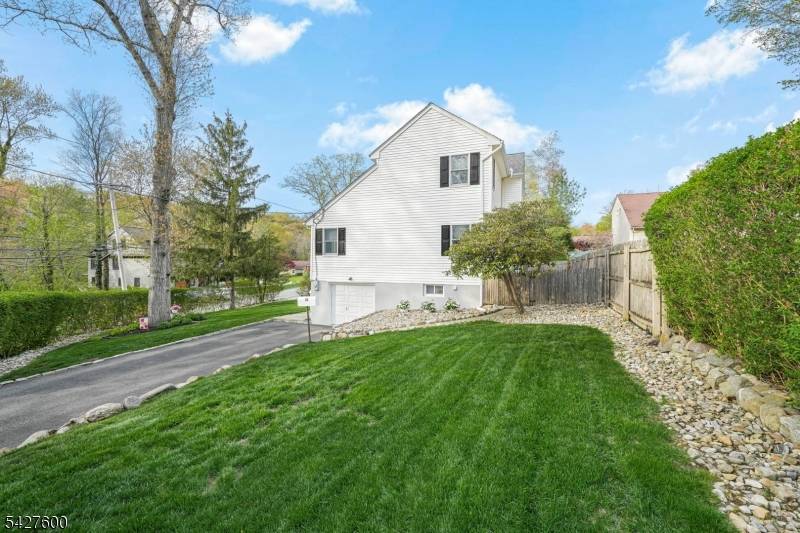 18 Cabot Ln, Kinnelon Boro, NJ 07405