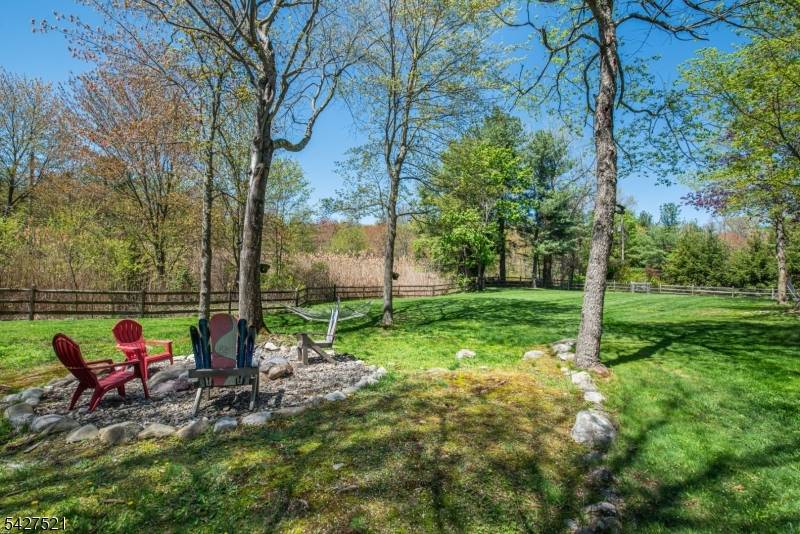 277 Long Meadow Rd, Kinnelon Boro, NJ 07405