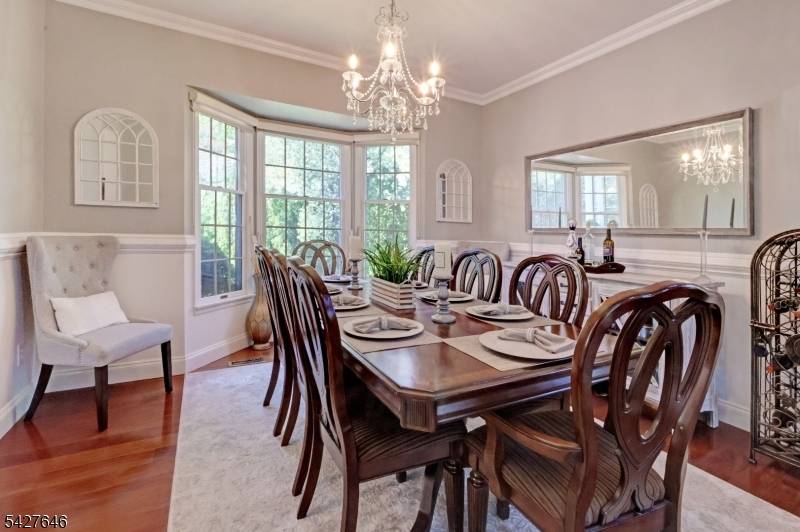 30 Baybury Ct, East Hanover Twp., NJ 07936