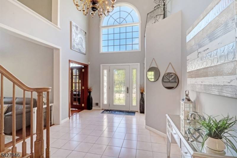 30 Baybury Ct, East Hanover Twp., NJ 07936