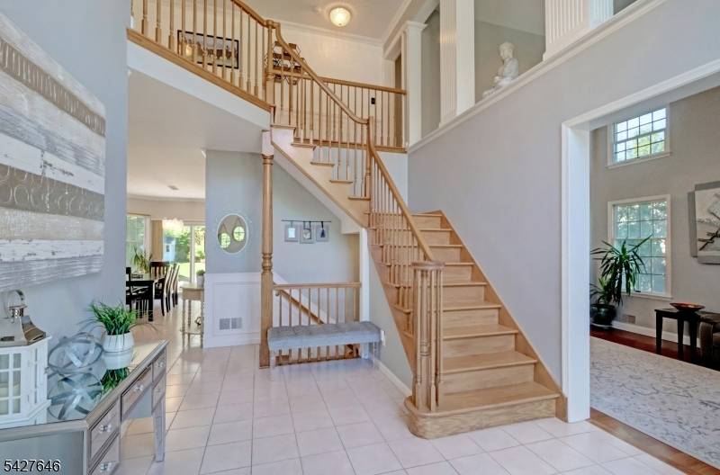 30 Baybury Ct, East Hanover Twp., NJ 07936