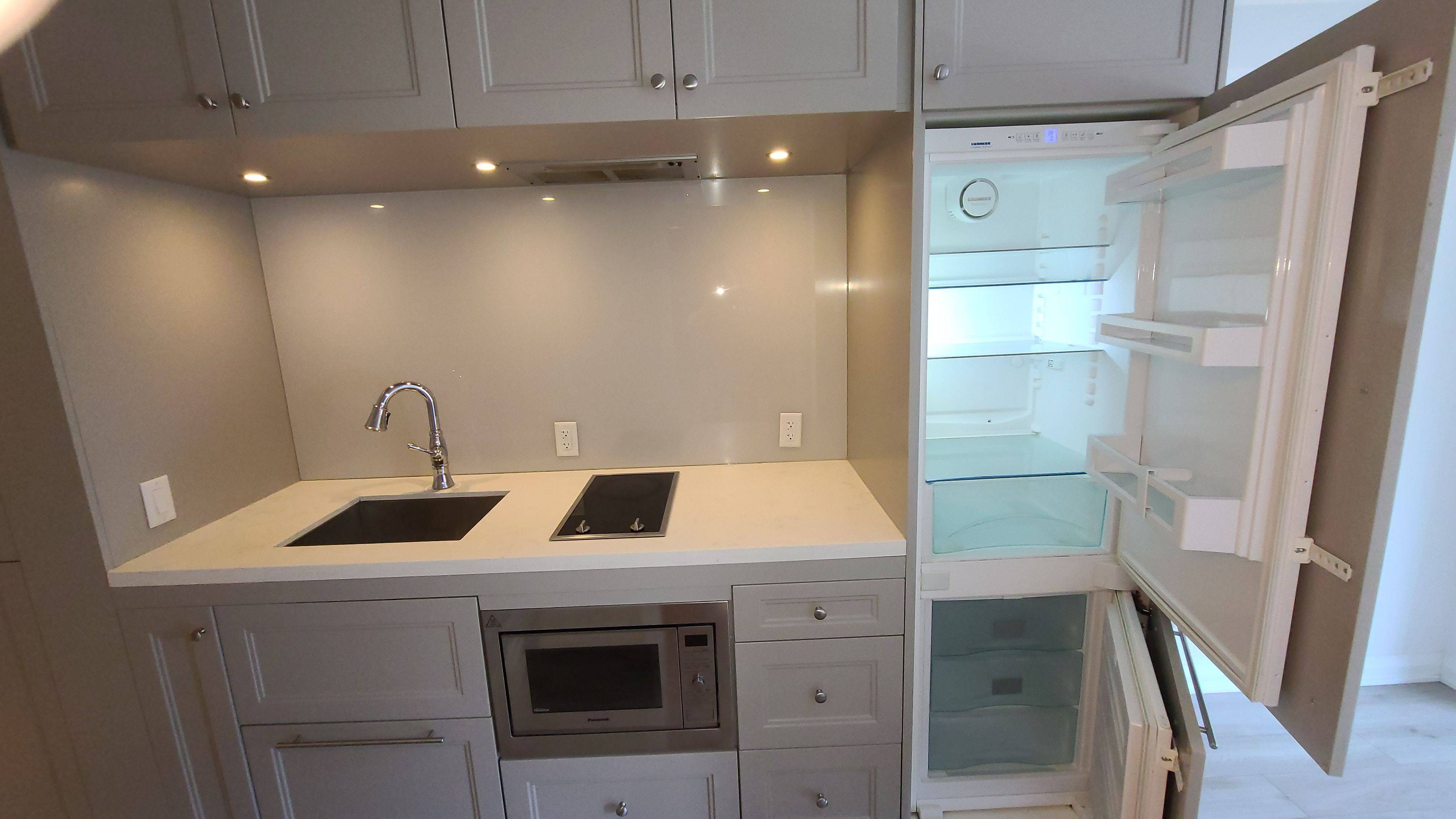 155 Yorkville AVE #1013, Toronto C02, ON M5R 1C4