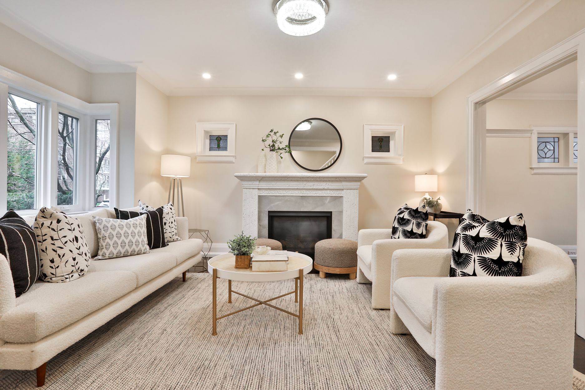 25 Whitewood RD, Toronto C10, ON M4S 2X8