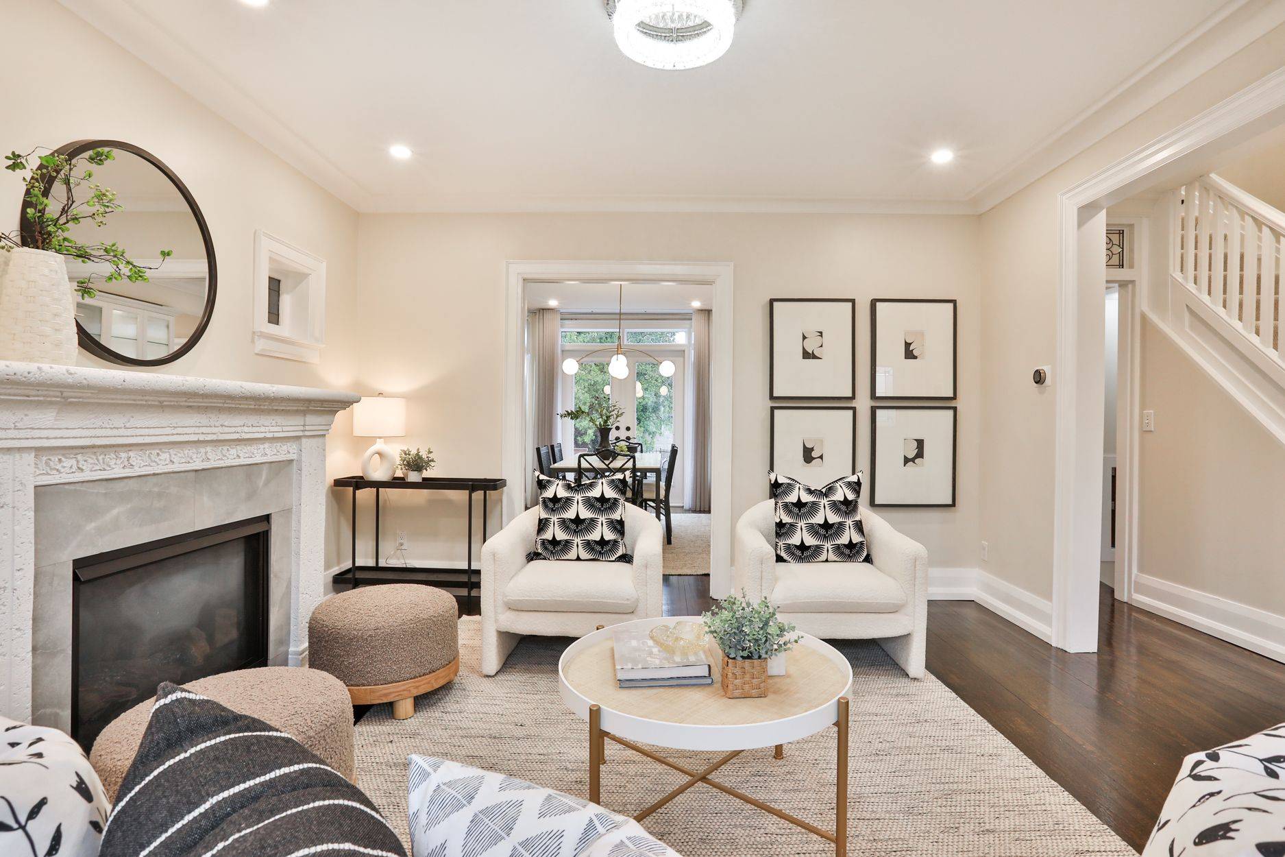 25 Whitewood RD, Toronto C10, ON M4S 2X8