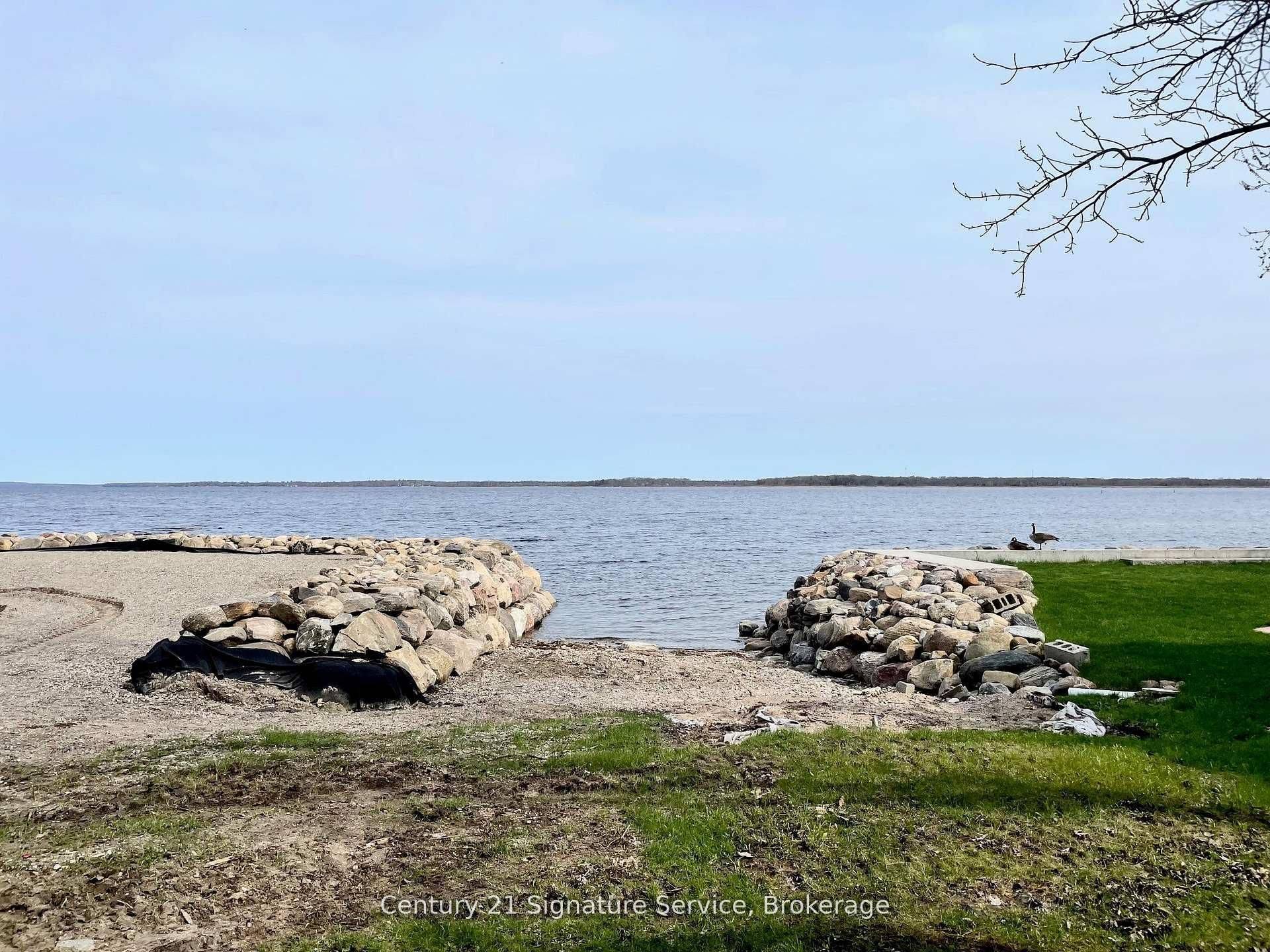 257 Robins Point RD, Tay, ON L0K 2A0