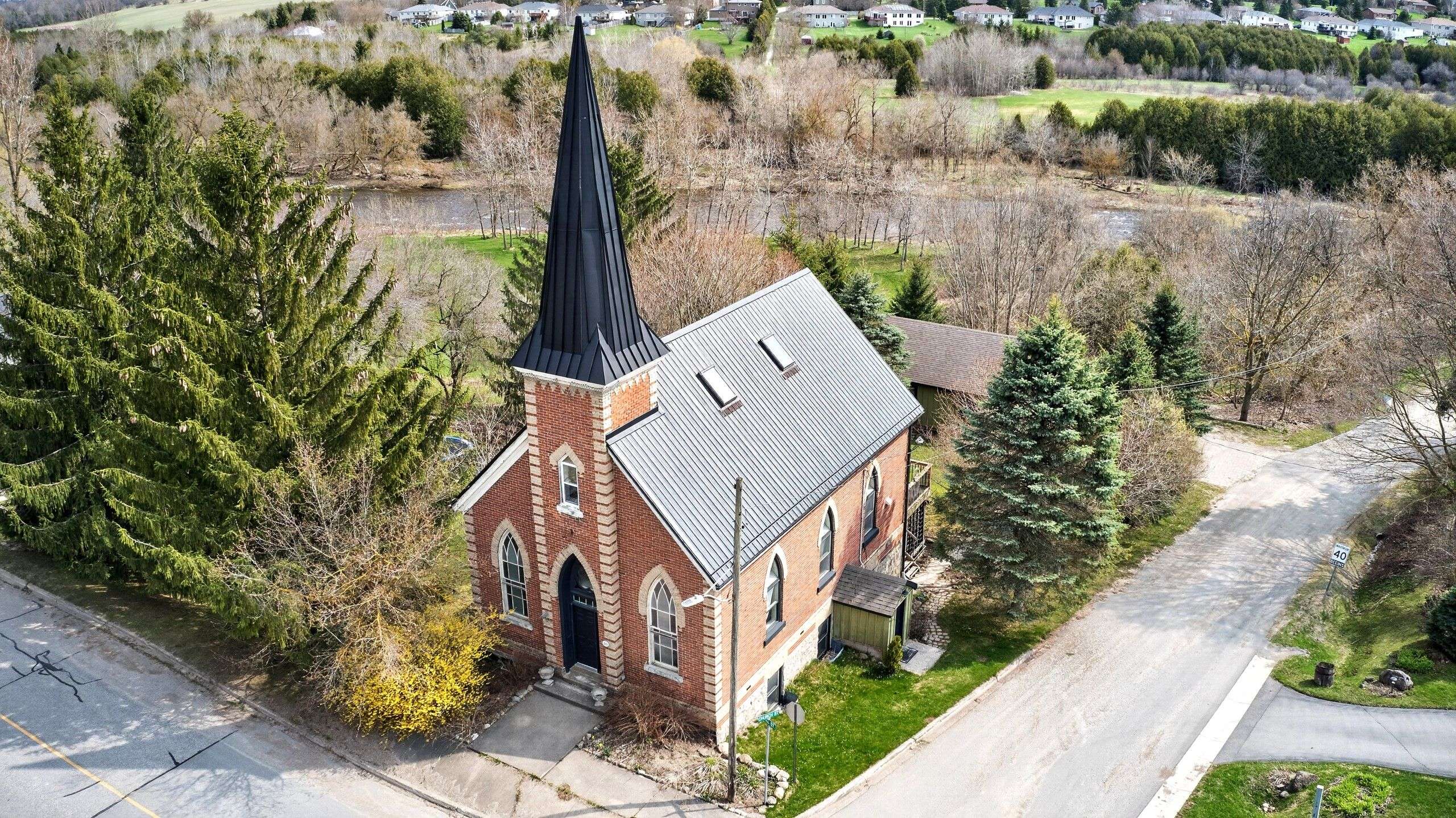 10 Mill ST, Amaranth, ON L9W 3Z3