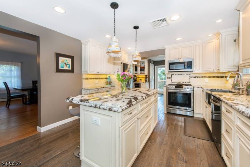 36 Ella St, Bloomingdale Boro, NJ 07403