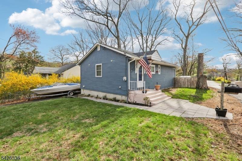 47 Broadway, Hopatcong Boro, NJ 07843