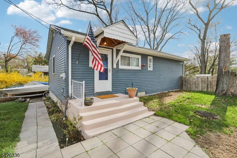 47 Broadway, Hopatcong Boro, NJ 07843