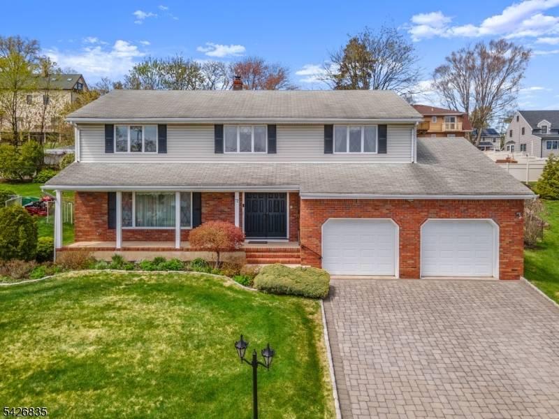 72 Pilgrim Dr, Clifton City, NJ 07013