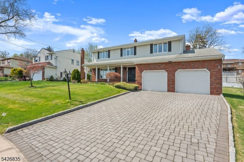 72 Pilgrim Dr, Clifton City, NJ 07013