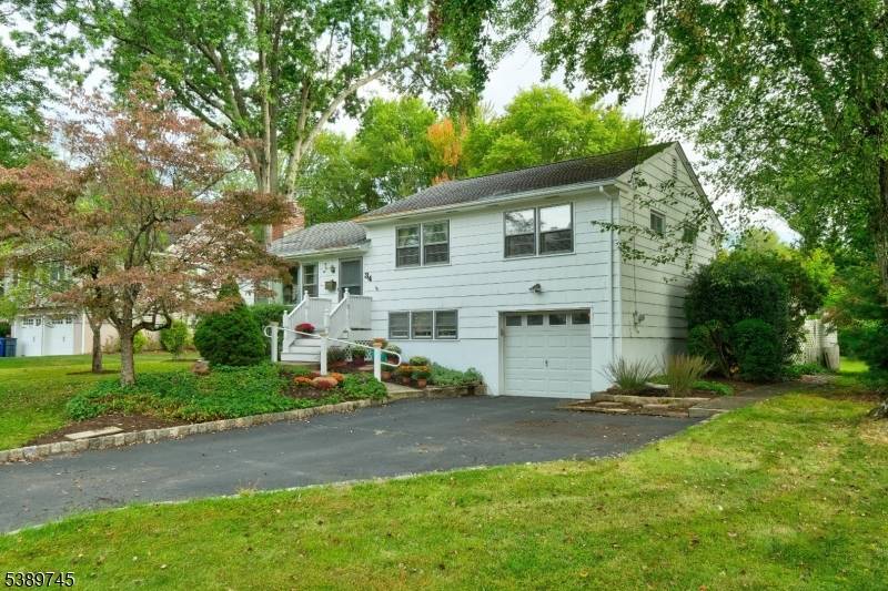 34 BERKSHIRE DRIVE, Berkeley Heights Twp., NJ 07922