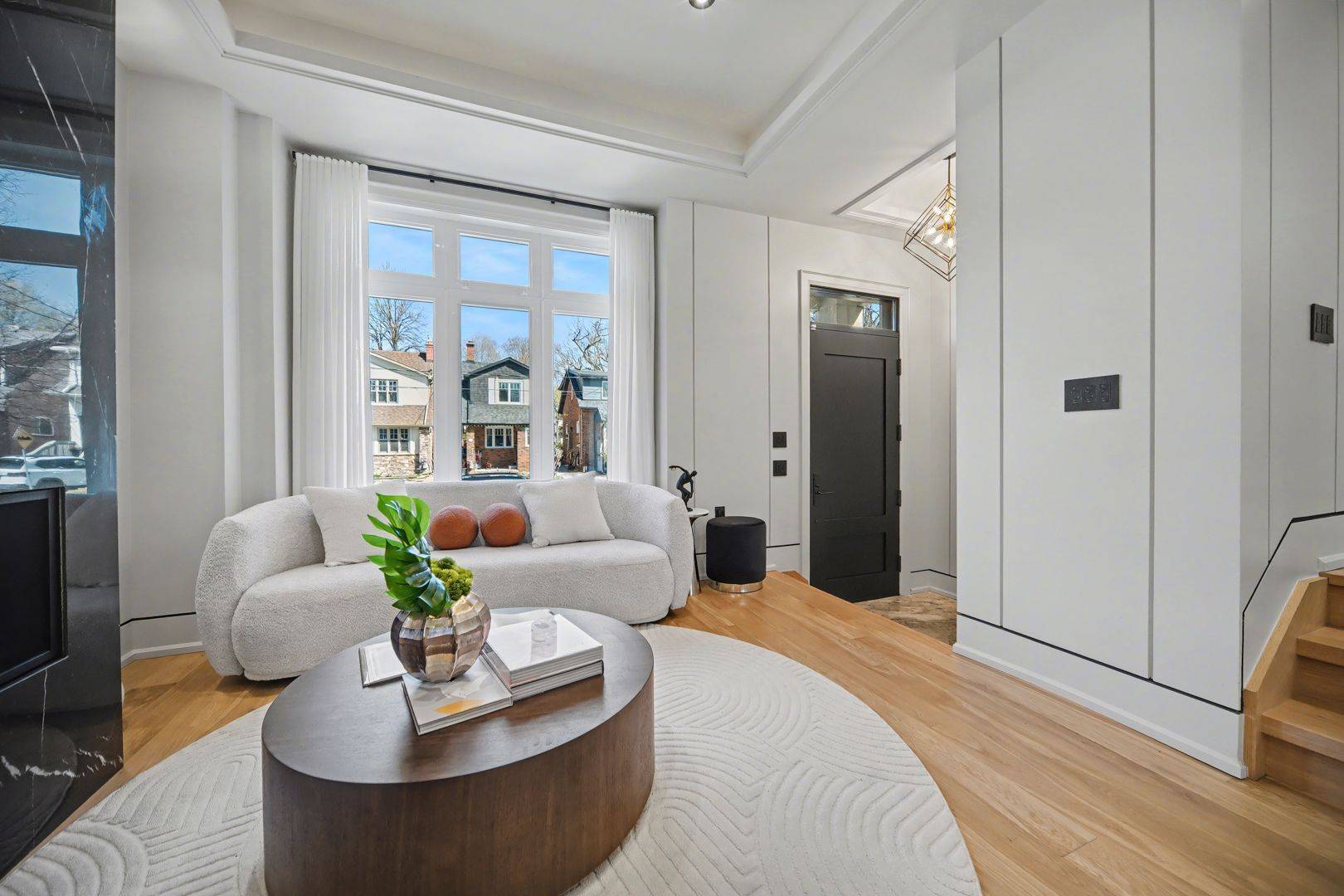 443 Hillsdale AVE E, Toronto C10, ON M4S 1V1