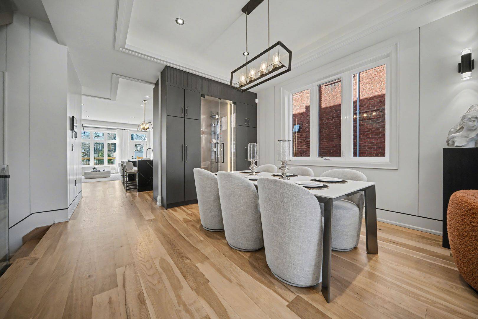 443 Hillsdale AVE E, Toronto C10, ON M4S 1V1