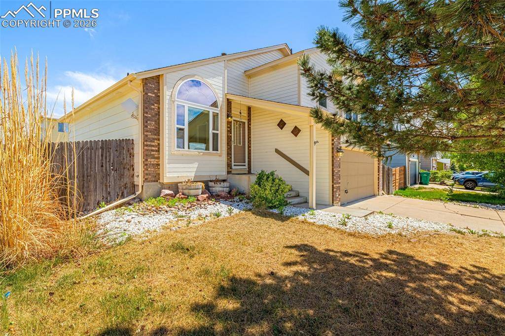 9431 Summit Mesa DR, Fountain, CO 80817