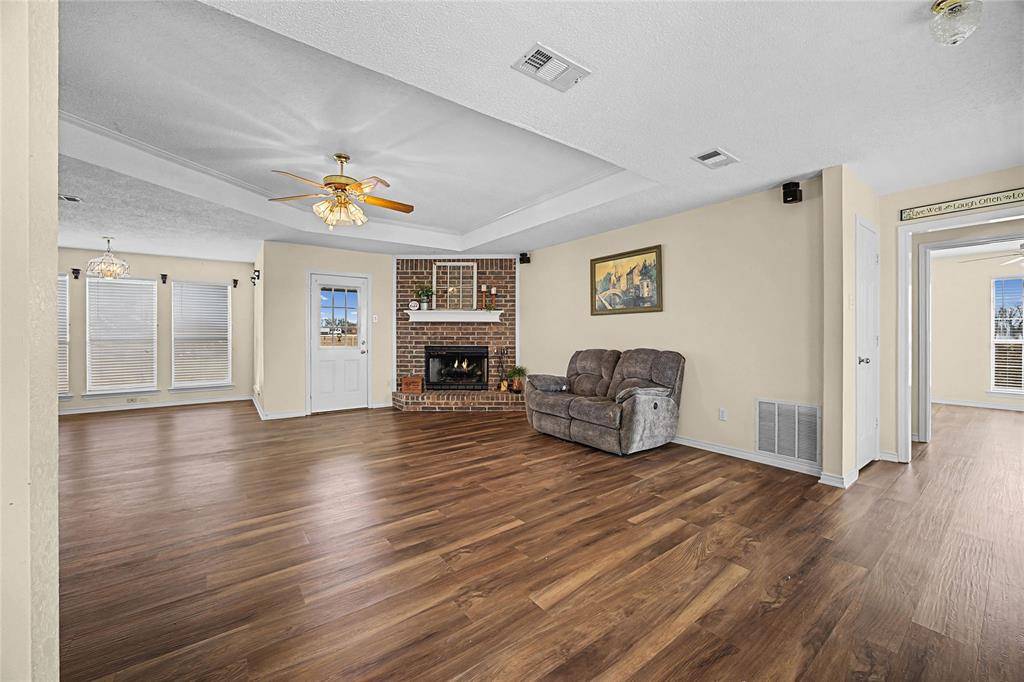 1043 Bells Chapel Road, Pecan Hill, TX 75165