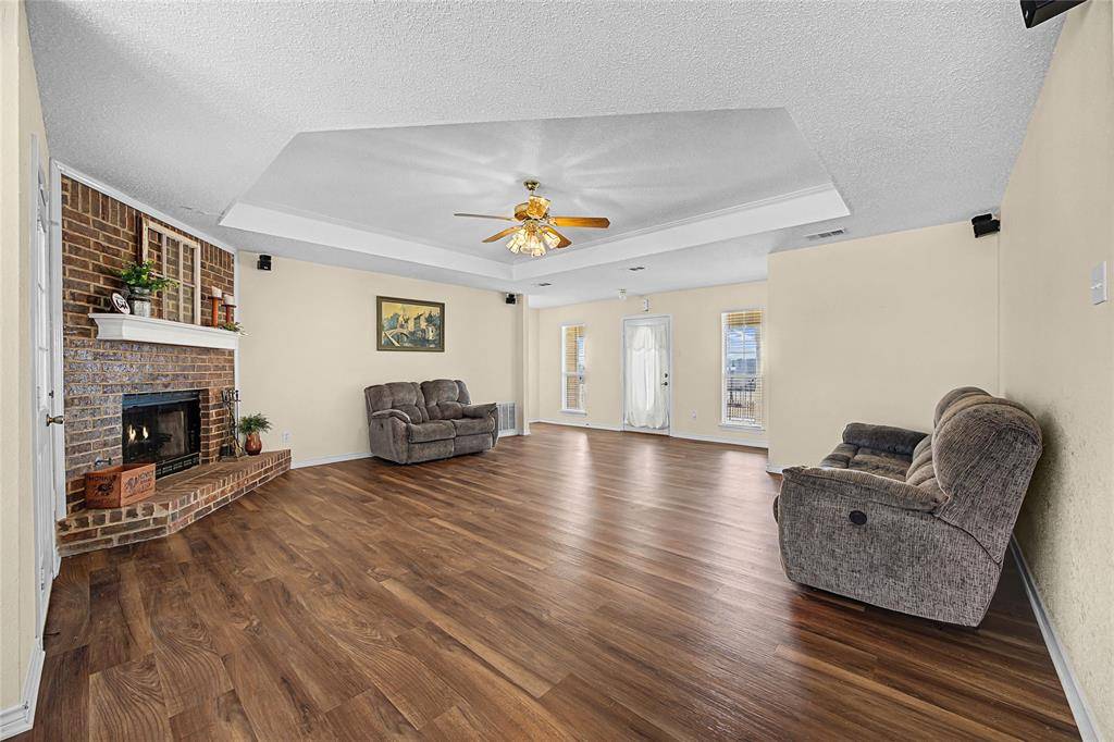 1043 Bells Chapel Road, Pecan Hill, TX 75165