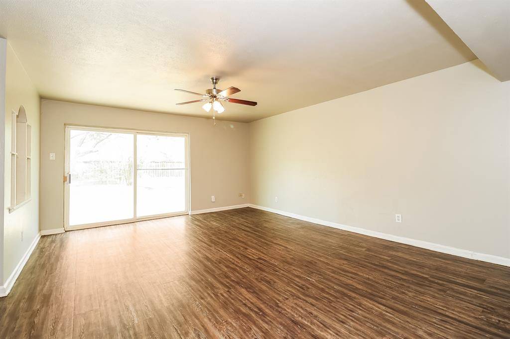 2918 Rayswood Drive, Carrollton, TX 75007