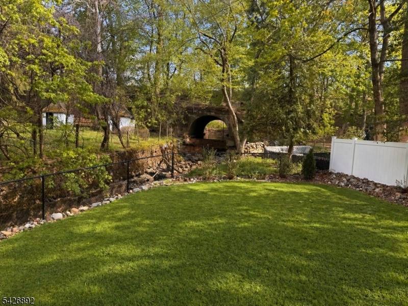 10 Passaic Ave, Roseland Boro, NJ 07068