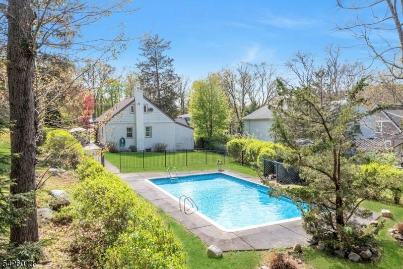 17 Andrew Ave, Oakland Boro, NJ 07436