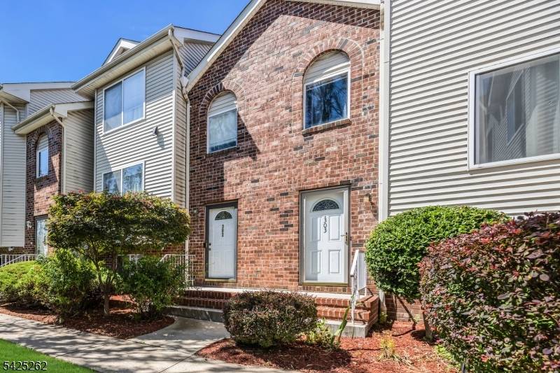 303 Holly Dr, Perth Amboy City, NJ 08861