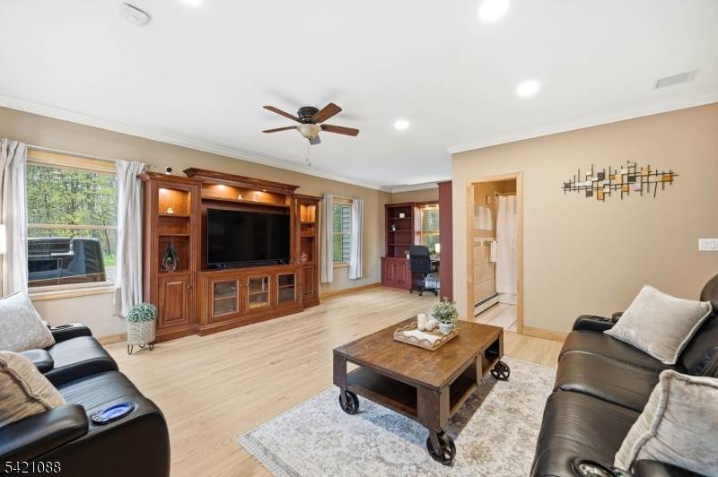 219 Snake Den Rd, Bloomingdale Boro, NJ 07465