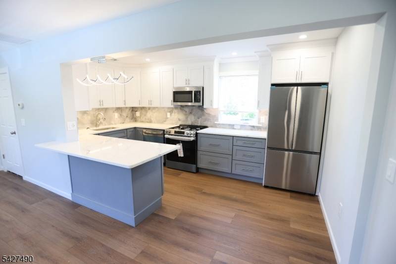 210 Walnut St #R, Garwood Boro, NJ 07027