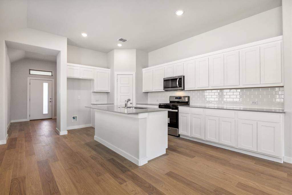 868 Sunflower Road, Lavon, TX 75166