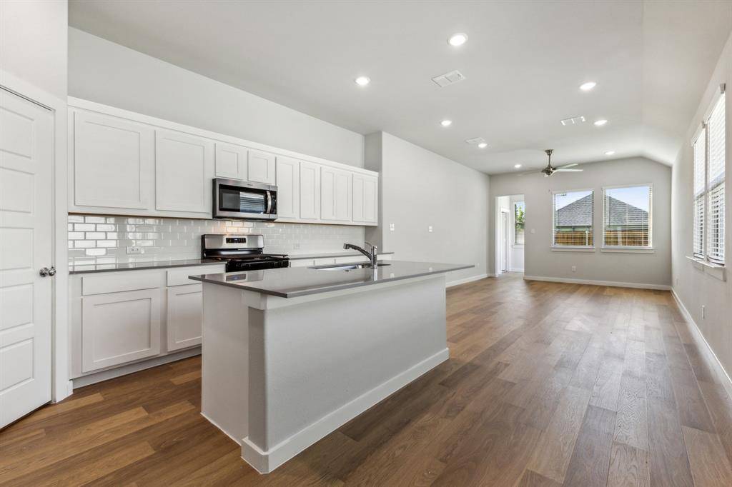 868 Sunflower Road, Lavon, TX 75166