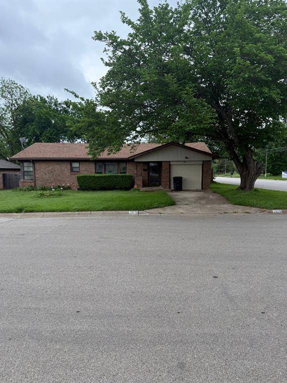 1015 Euclid Street, Cleburne, TX 76033