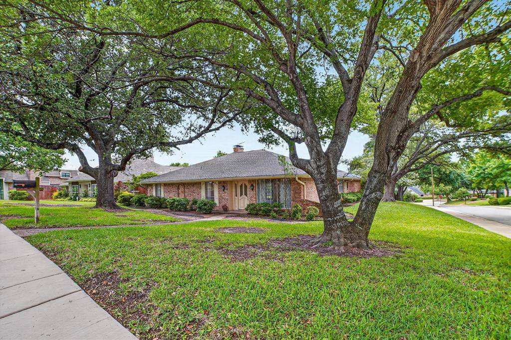 6804 Kenwhite Drive, Dallas, TX 75231