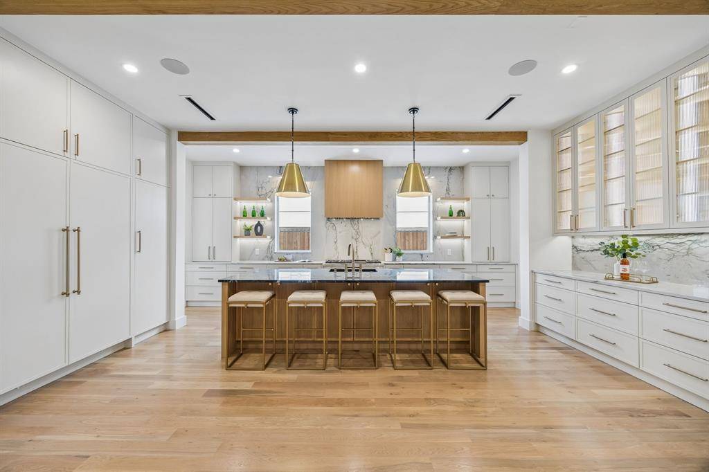 6421 Royal Lane, Dallas, TX 75230