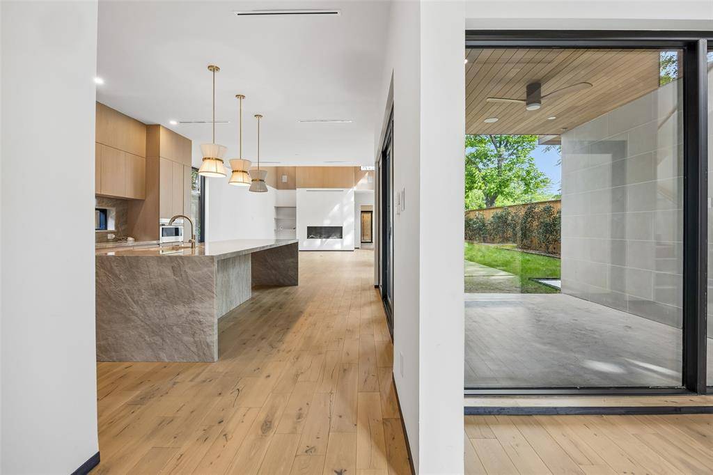 8915 San Benito Way, Dallas, TX 75218