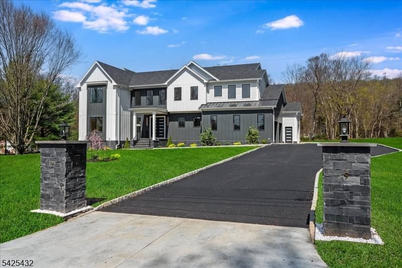 9 Midvale Dr, Warren Twp., NJ 07059