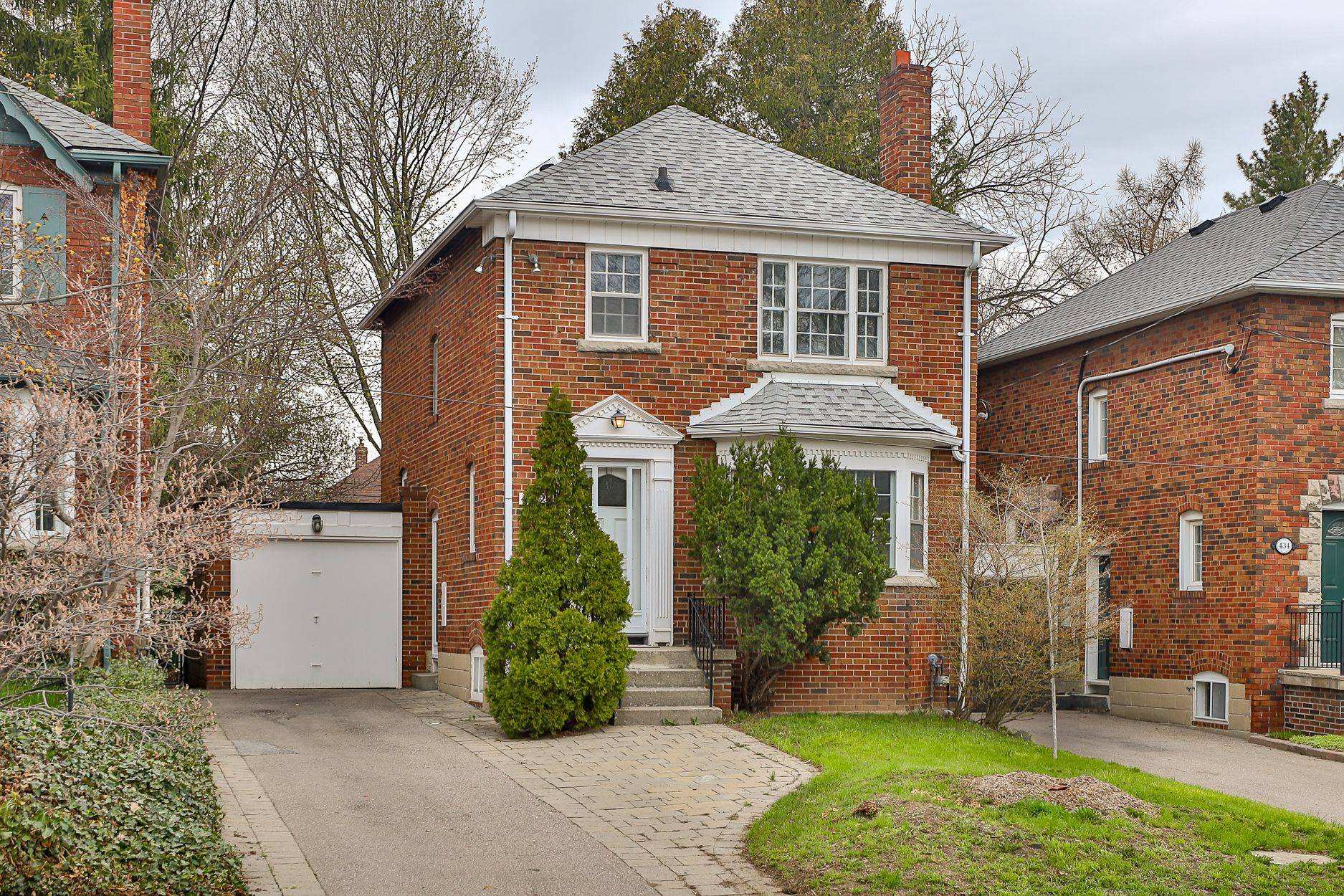 432 Broadway AVE, Toronto C11, ON M4G 2R1
