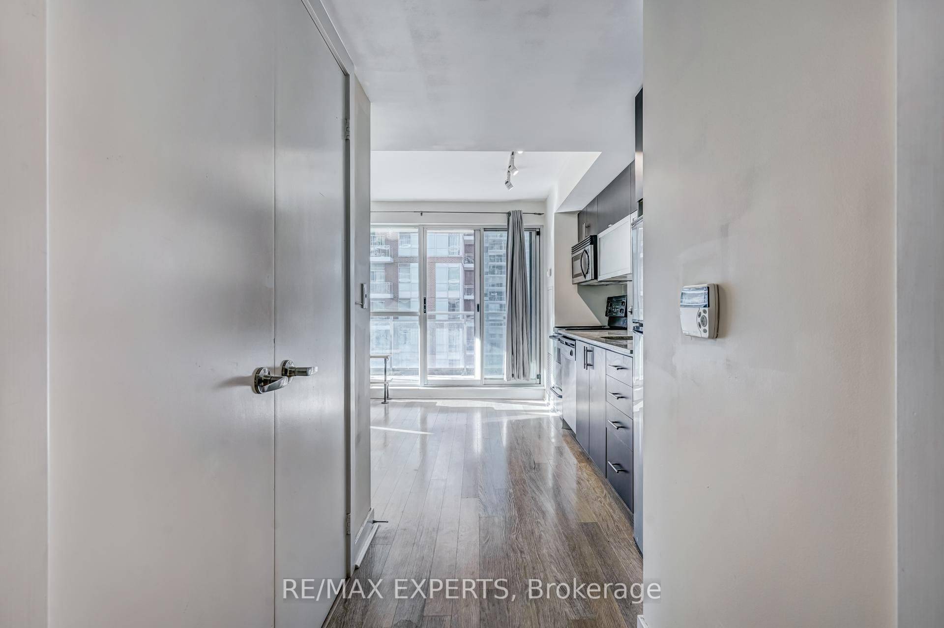 80 Western Battery RD #801, Toronto C01, ON M6K 3S1