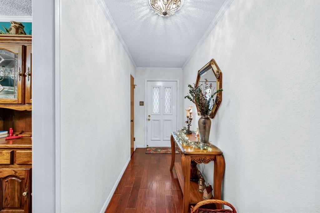 1823 Ridgebrook Drive, Arlington, TX 76015