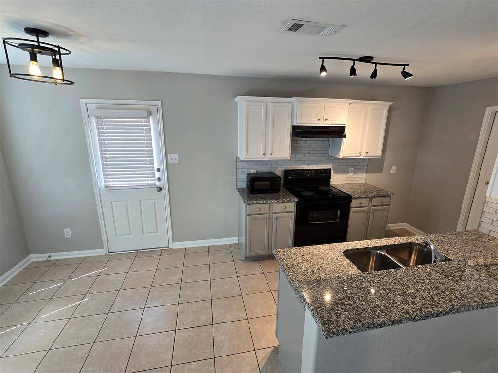 110 Outfitters Court, Newark, TX 76071