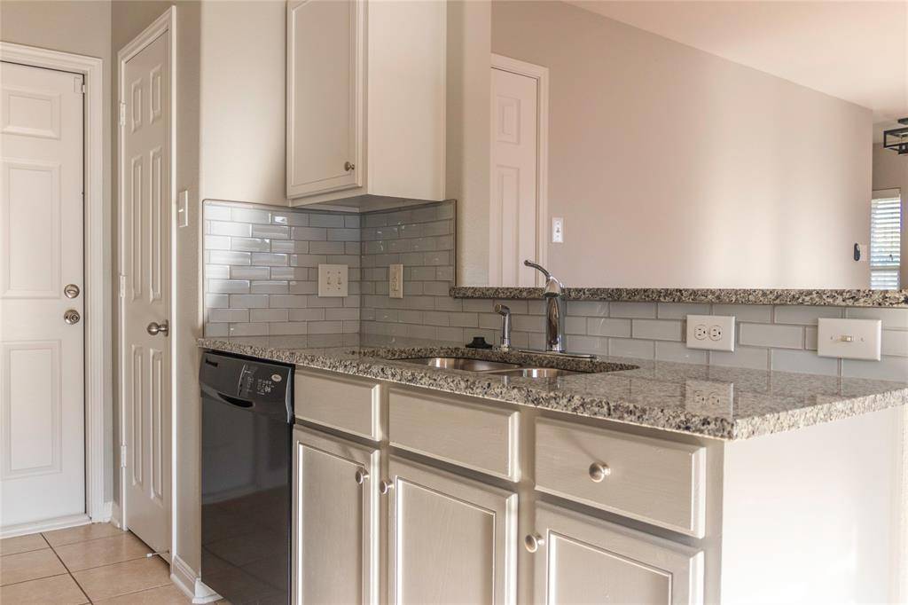 110 Outfitters Court, Newark, TX 76071