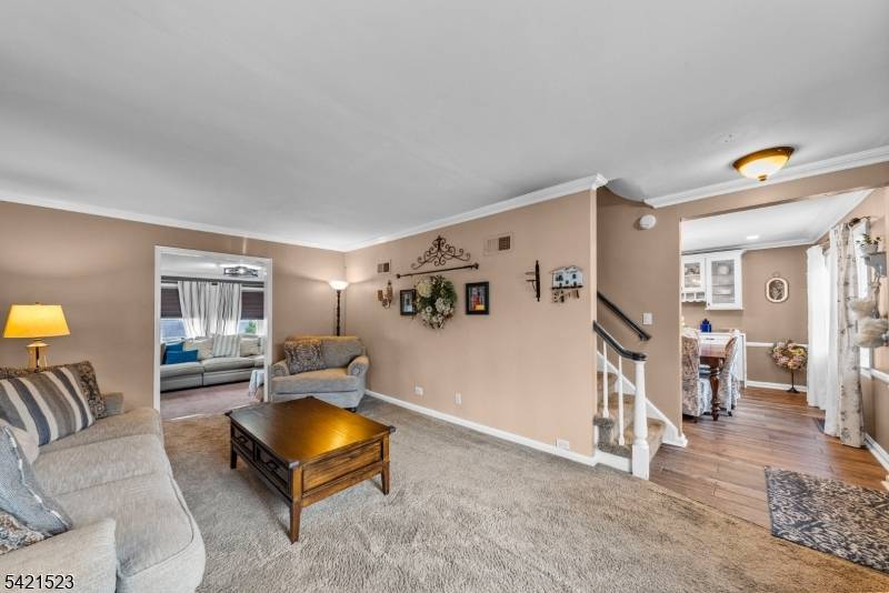 17 Burlington Rd, Clifton City, NJ 07012
