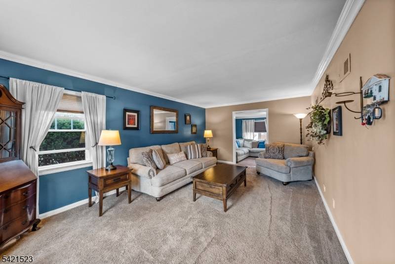 17 Burlington Rd, Clifton City, NJ 07012