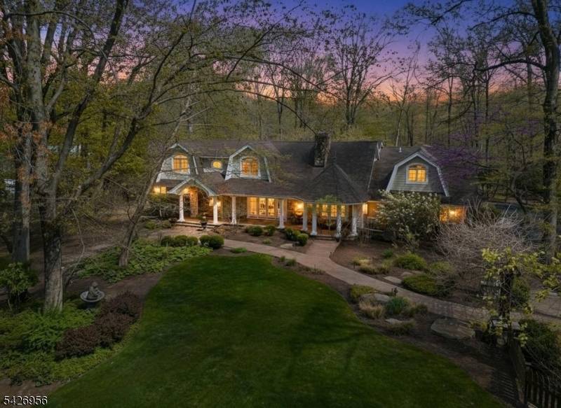 8 White Pine Rd, Upper Saddle River Boro, NJ 07458