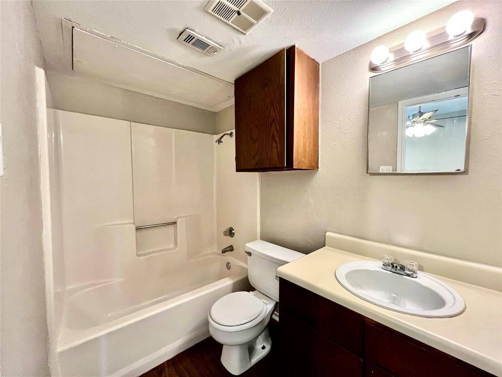 2526 W Prairie Street W #208, Denton, TX 76201