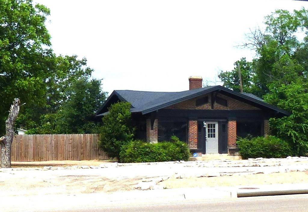 617 N Bridge, Brady, TX 76825