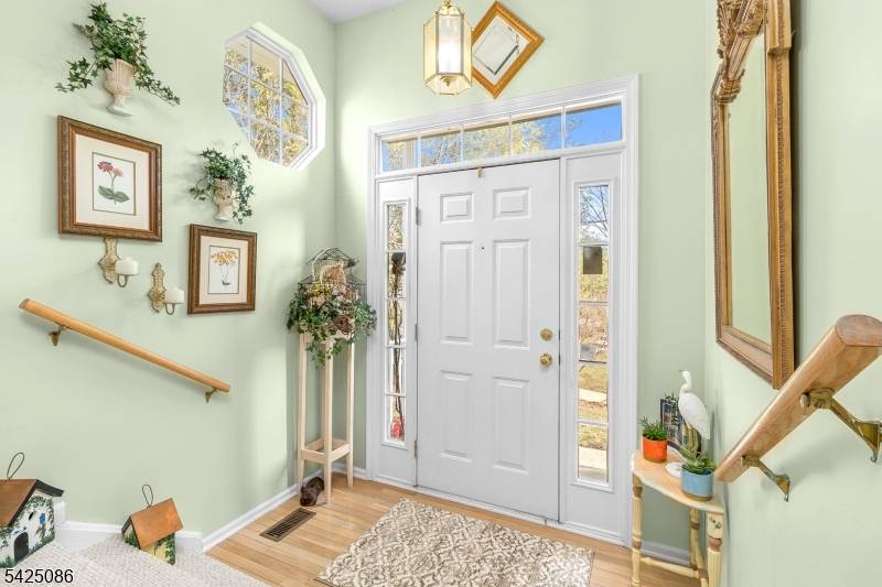 20 Chesterfield Ct, Raritan Twp., NJ 08822