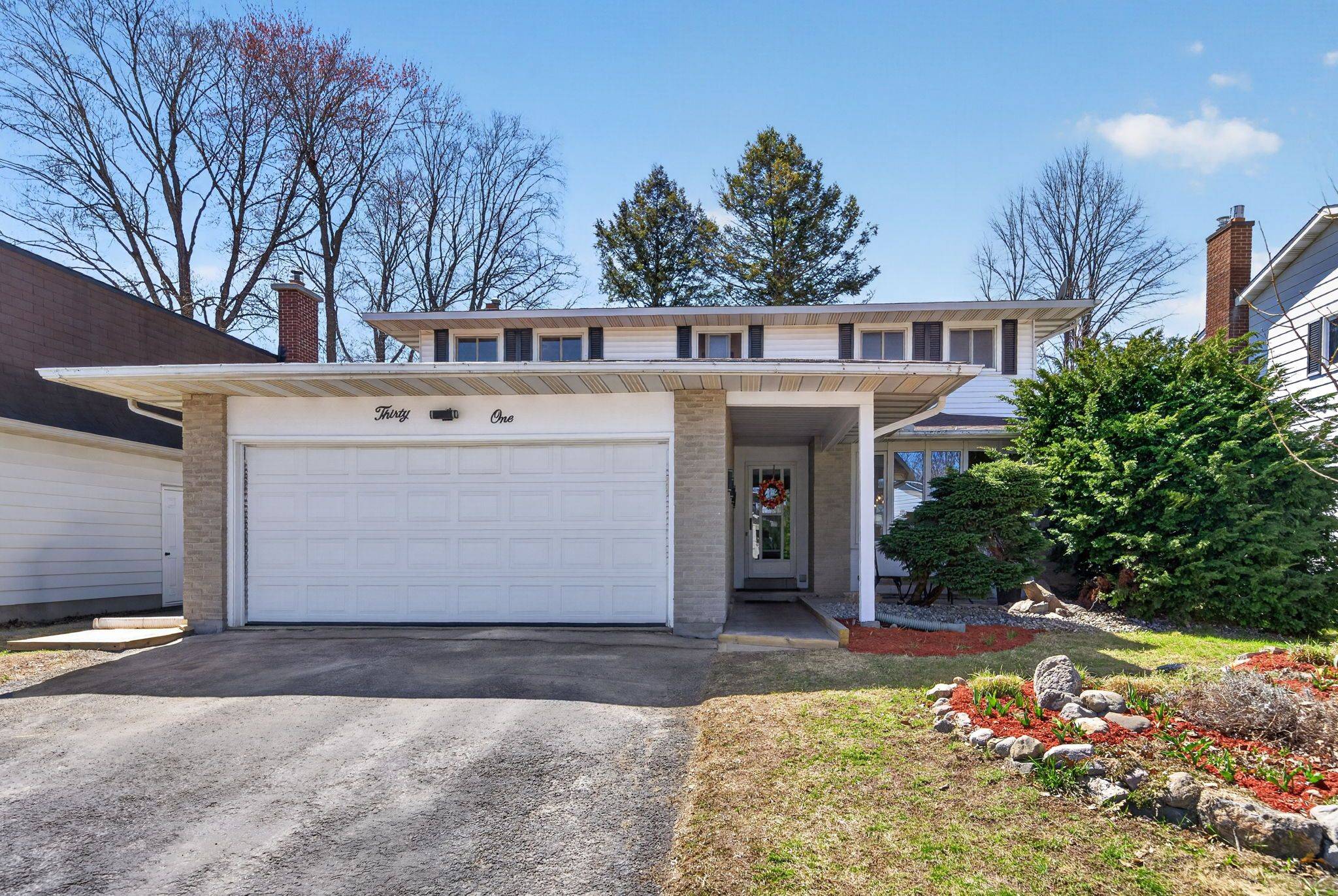 31 Northpark DR, Blackburn Hamlet, ON K1B 3R7