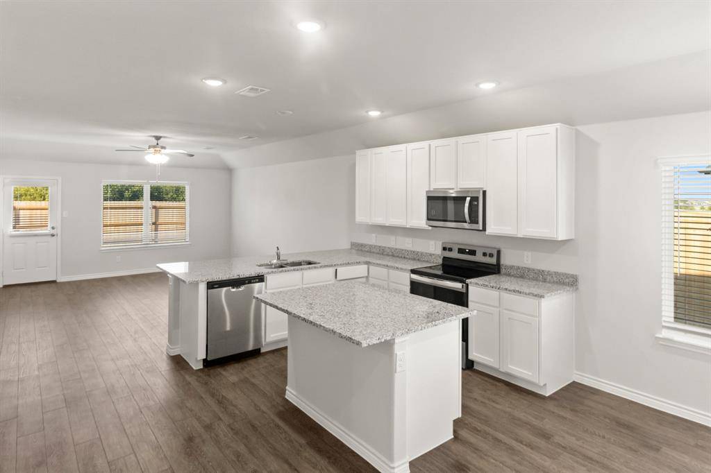 1104 Runway Road, Fort Worth, TX 76131